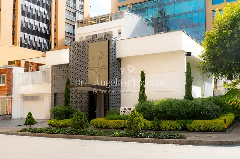 Img-Dra.-Ángela-Escobar-Clinica-1